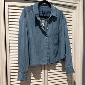 GAP Casual Light Blue Denim Cropped Button-Front Shirt